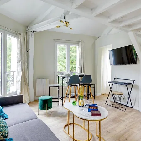 Апартаменты Bluestay 24 - Superb In *